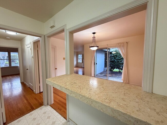 Building Photo - 1044-1048 Marcussen Drive