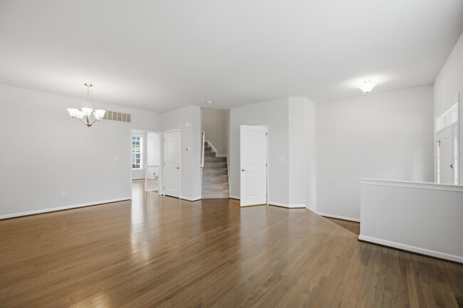 Building Photo - 2780 Ashcombe Dr.