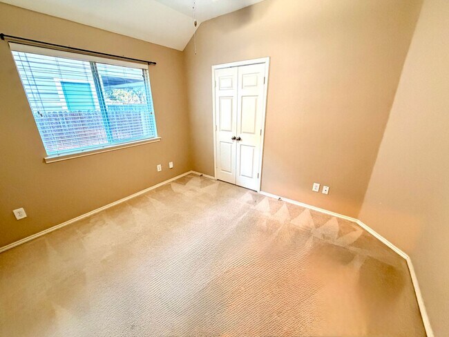 Building Photo - 1413 Lacewing Dr