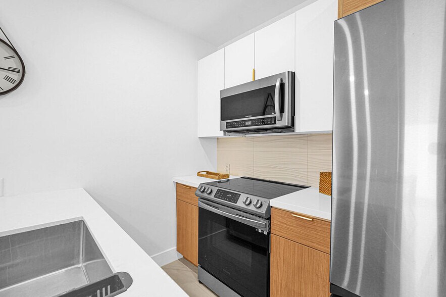 Building Photo - 570 NW 48th St