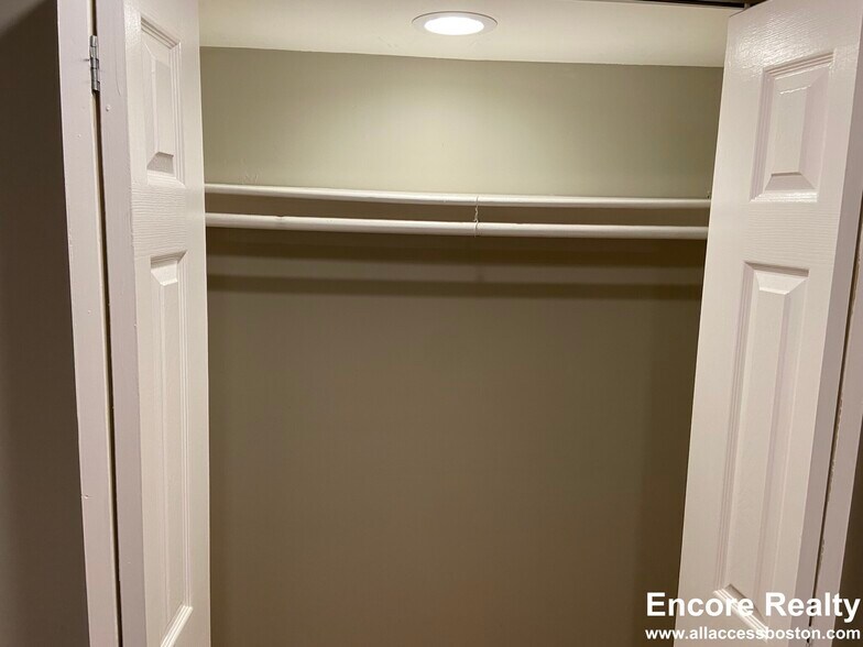 Building Photo - 17 Bow St