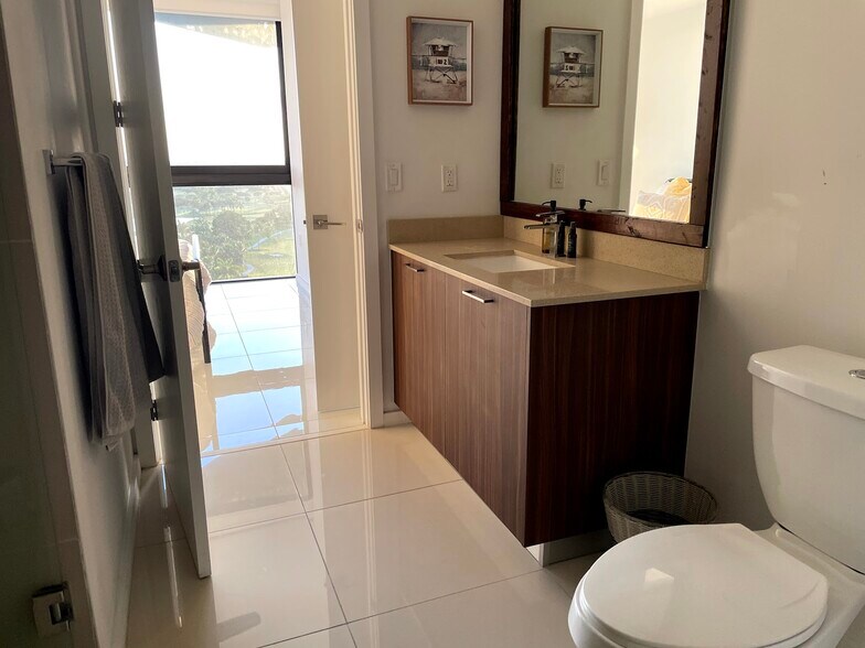 Building Photo - 5252 NW 85th Ave