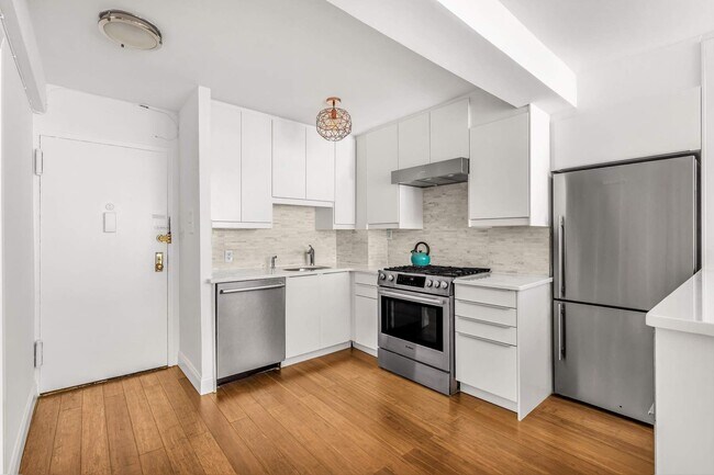 Building Photo - 310 W 56th St