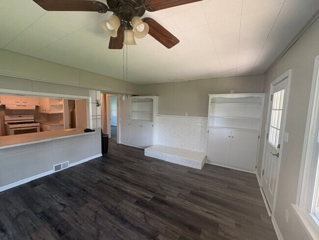 Building Photo - Charming 3 Bedroom and 1 Bath Pleasant Hill Home with Garage, Carport & Fenced Yard!