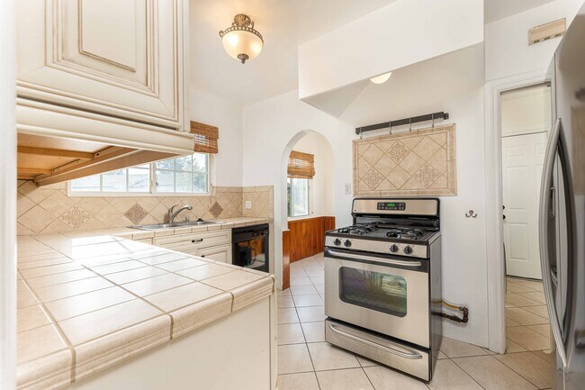 Building Photo - 6252 Commodore Sloat Dr