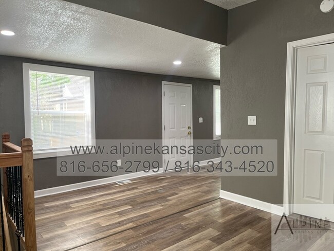 Building Photo - Updated NE Home! Section 8 READY!