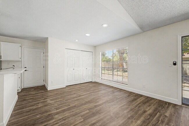 Building Photo - 4208 W Villa Maria Dr