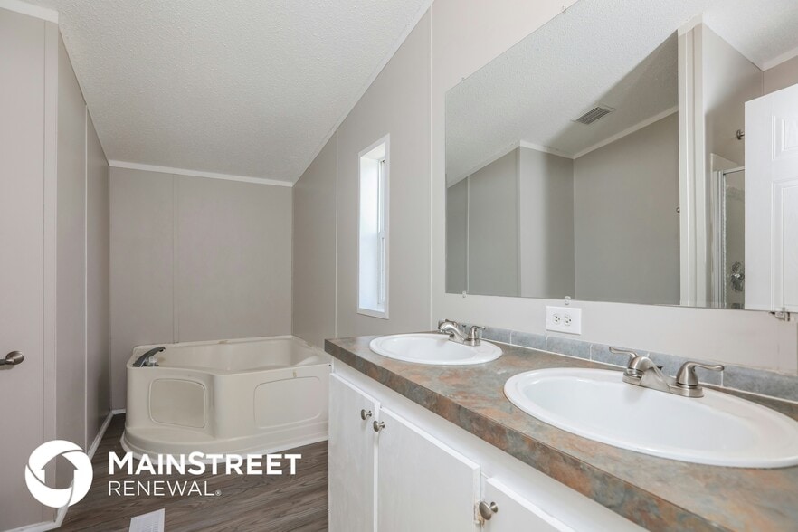 Building Photo - 615 N Hardee St