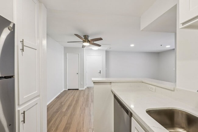 Interior Photo - 310 South Virgil Ave