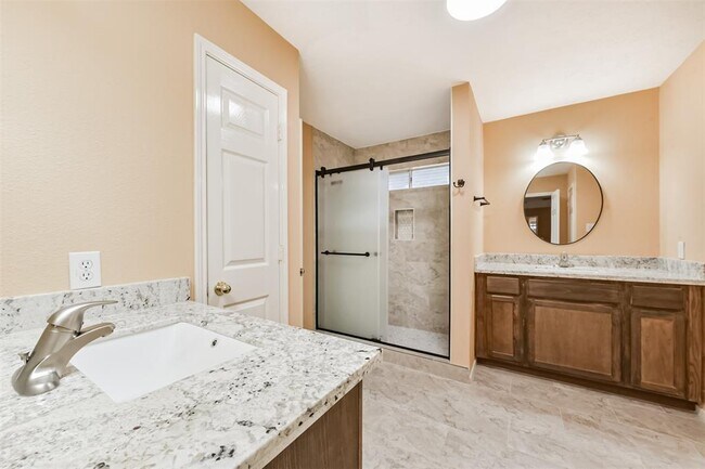 Building Photo - 2427 Shelby Park Dr