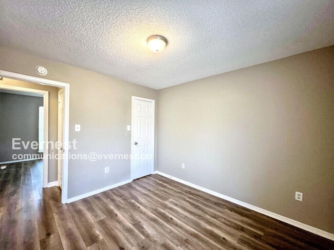 Building Photo - 7421 Cliffwood Dr