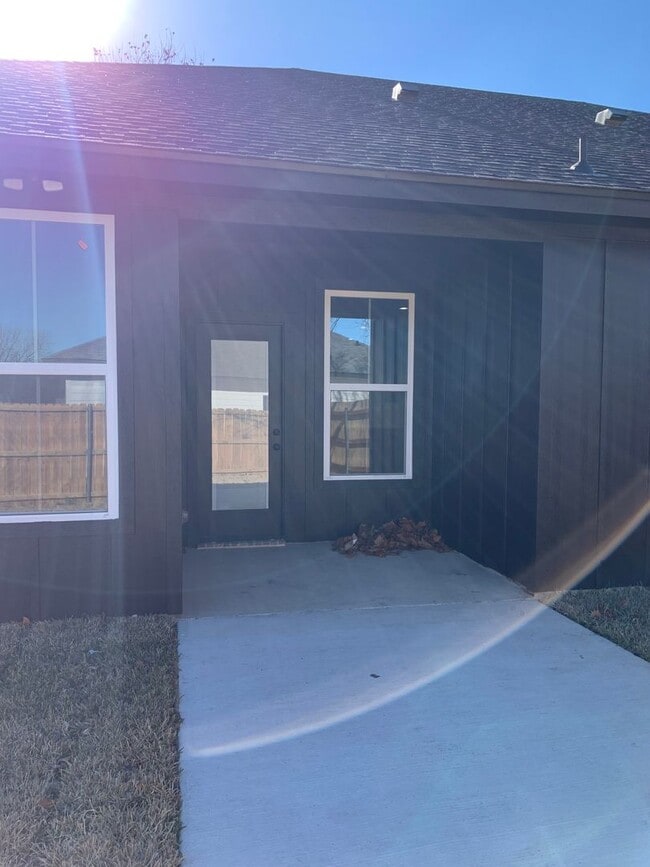 Building Photo - Newer Construction in McGregor