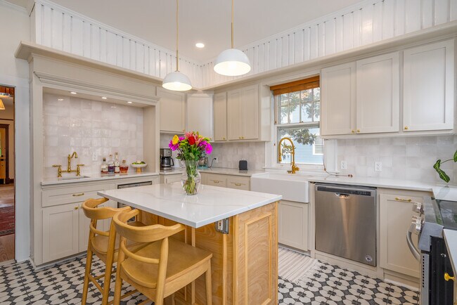 Building Photo - Bungalow Heaven in Baldwin Park!