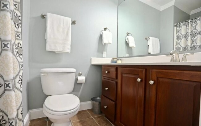 Building Photo - 250 E Delaware Ave