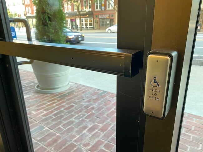 Building Photo - 875 Elm St