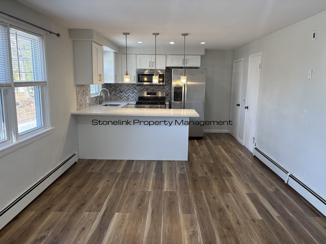 Building Photo - 321 Budlong Rd