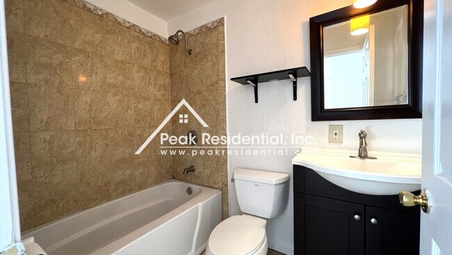 Building Photo - Nice 4bd/3ba House with 2 Car Garage
