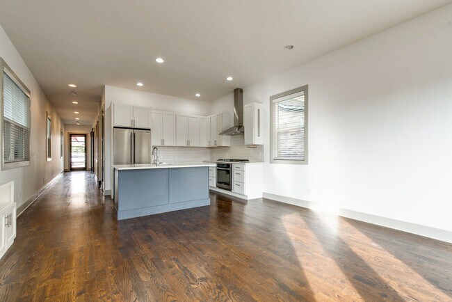 Building Photo - 336 Vivelle Ave