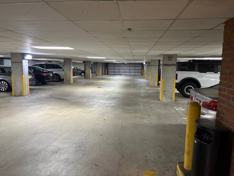 Building Photo - 2350 Montevallo Rd