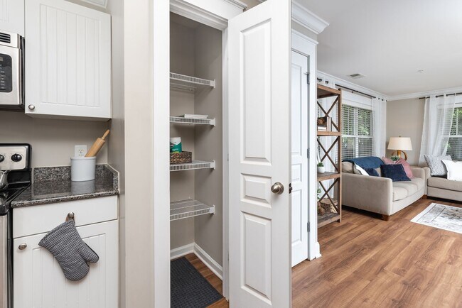 Building Photo - 3 Bedroom Flat, End unit Apartment - Available at Woodlands with $500 deposit. Ask your leasing a...