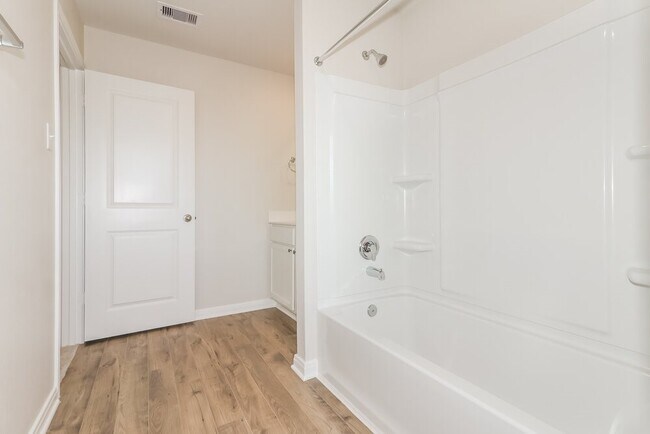 Building Photo - 409 Sunny Highlands Dr