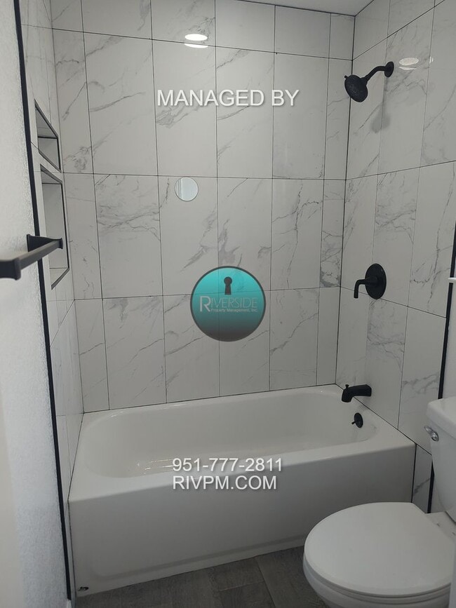 Building Photo - Beautiful 4-Bed, 2.5-Bath Upgraded Home wi...