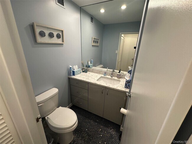 Building Photo - 360 Shore Rd