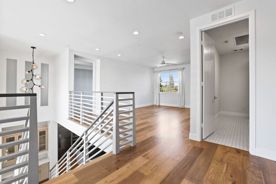 Building Photo - 1650 Murano Pl