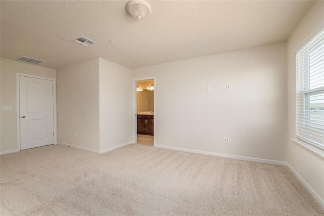 Building Photo - The perfect home waiting for you!