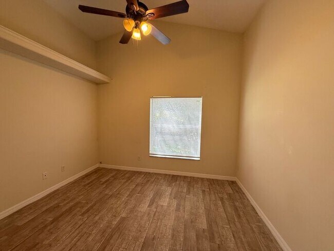 Building Photo - Groveland Home with community pool