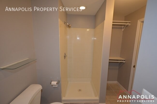 Building Photo - 546 Francis Nicholson Way