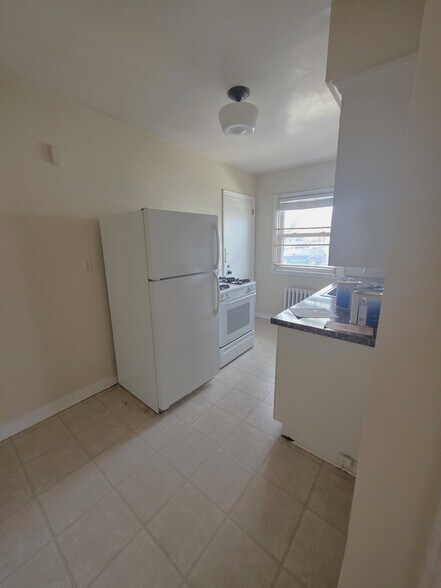 Building Photo - 2056 Bayard Ave