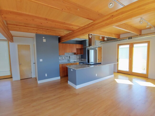 Building Photo - Spectacular Loft-style Condo with Snowcap ...