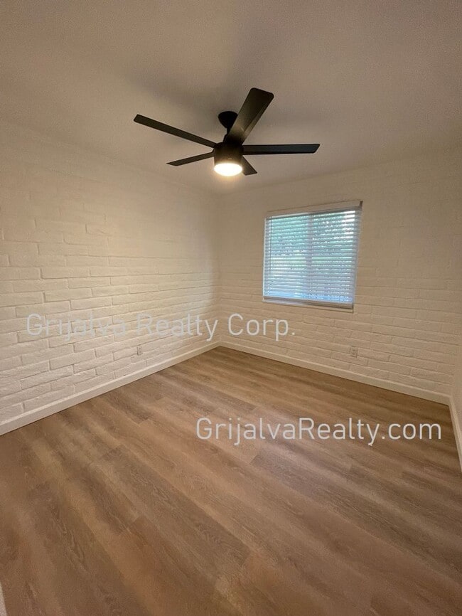 Building Photo - 2515 N Geronimo Ave