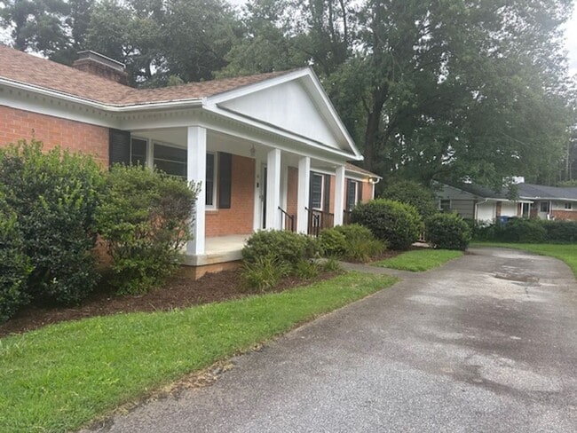 Building Photo - 10 Bevlyn Dr