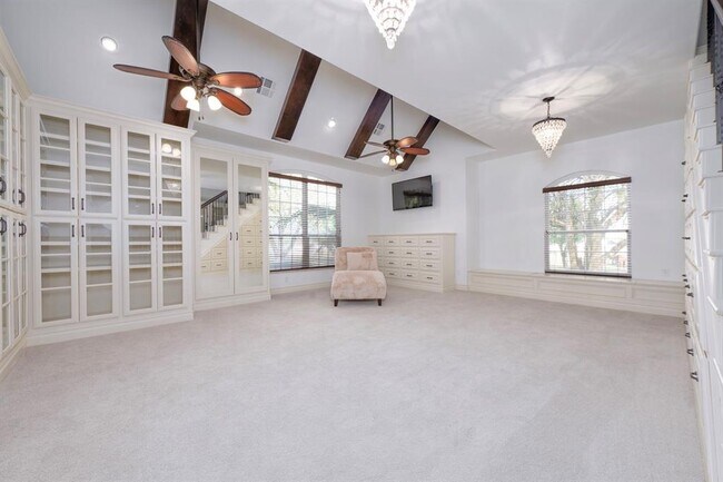 Building Photo - 13300 SW 38th St