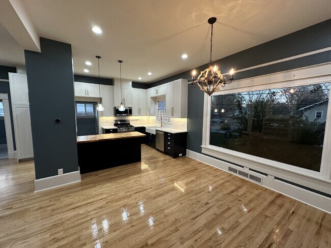 Building Photo - "Charming 3-Bed Oasis with Granite Touches & Cozy Fireplace in Nampa!"