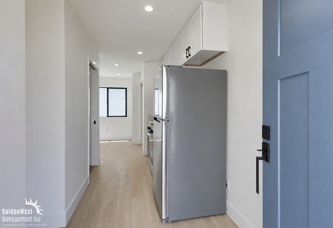 Building Photo - Newly Built Studio Apartment with Modern Kitchen & Stylish Finishes in San Diego!