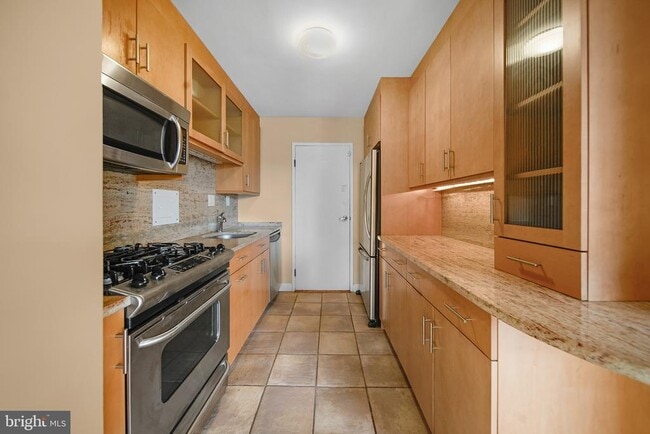 Building Photo - 6641 Wakefield Dr
