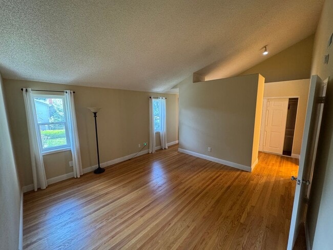 Building Photo - 642 Commons Dr