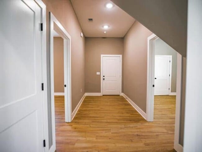 Building Photo - 13 Fernwood Dr
