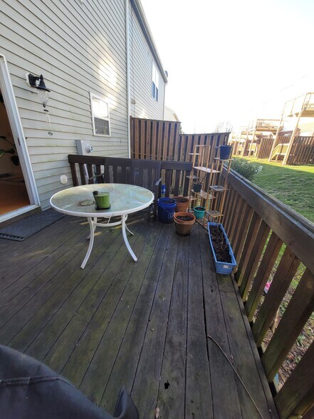 Back deck - 515 Silver Leaf Dr