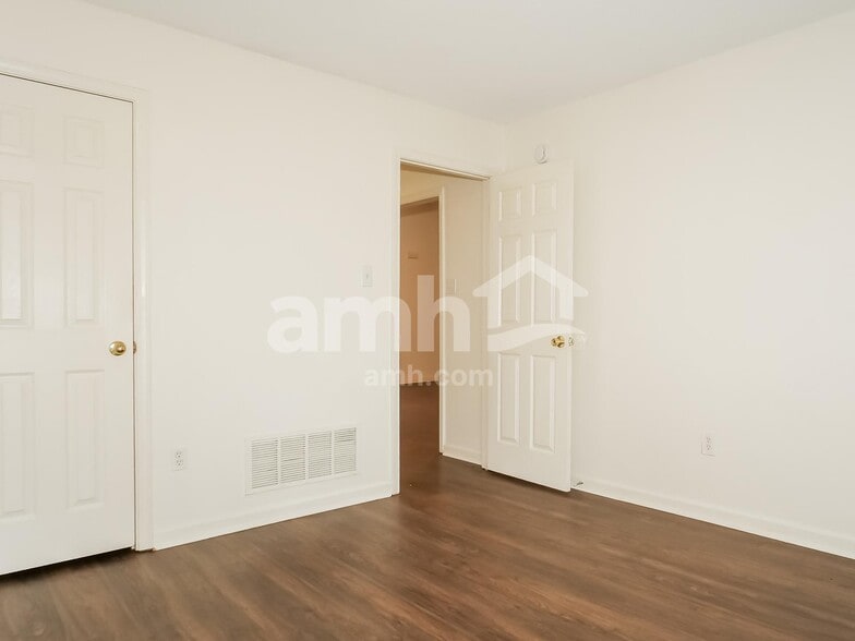 Building Photo - 660 Timber Creek S