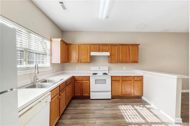 Building Photo - 6750 Sunset Hills Blvd