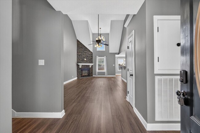 Building Photo - 645 Fox Hound Dr
