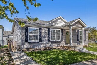 Building Photo - Spacious 2 Bedroom, 1 Bath Home Near Downtown South Bend
