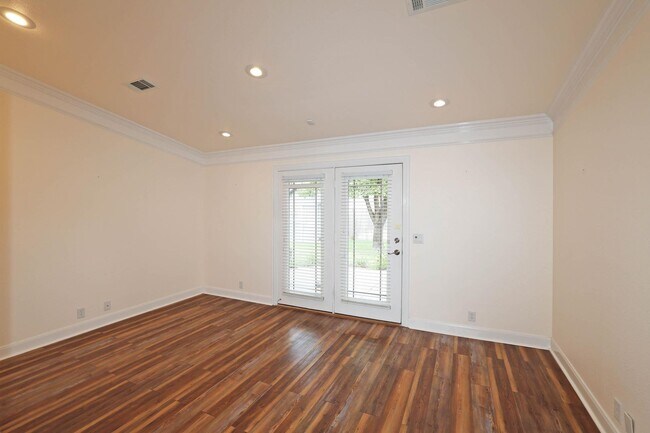 Building Photo - 6802 Thunder Rd
