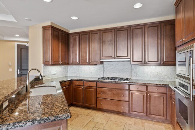 Building Photo - 2211 E Camelback Rd