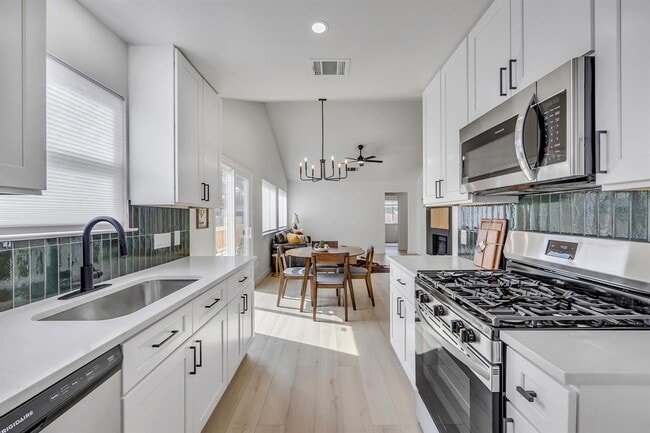 Building Photo - 2104 Andover Dr