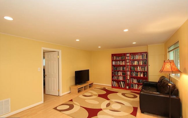 Building Photo - Rare Rockville Find! Upgraded 4BR/2.5BA Home with Fenced Yard – Pets Welcome!